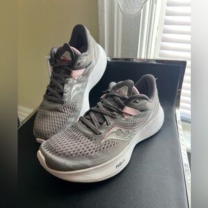 Saucony Women's Gray & Pink PWNRUN Running Shoes